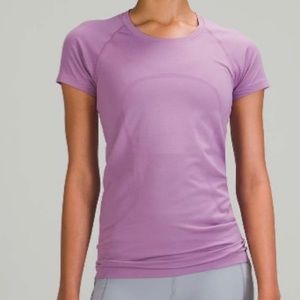 Lululemon Swiftly Tech Short Sleeve Shirt 2.0/Wisteria Purple size 8